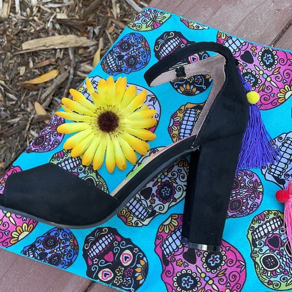 🌺 BETSEY JOHNSON w/COLORFUL Tassel Sandals Sz 9.5 - Picture 8 of 10